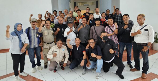 
					Puluhan Wartawan Luak 50 Rapat Dengar Pendapat Bersama DPRD